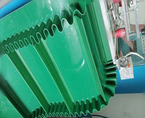 綠色PVC裙邊邊擋板輸送帶