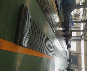 凸人字花紋輸送帶